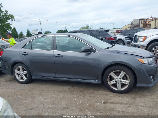 46078076 :رقم المزاد ، 4T1BF1FK5EU427496 vin ، 2014 Toyota Camry Se مزاد بيع
