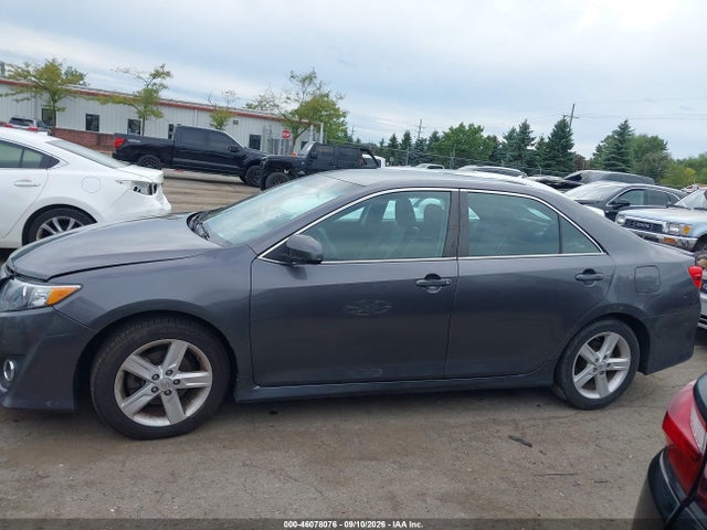 46078076 :رقم المزاد ، 4T1BF1FK5EU427496 vin ، 2014 Toyota Camry Se مزاد بيع