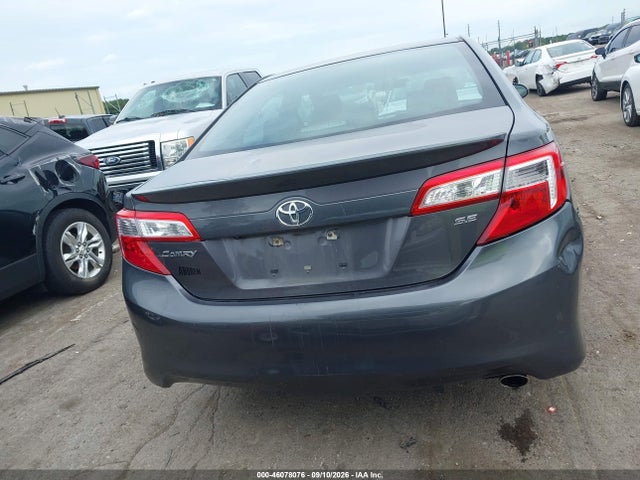 46078076 :رقم المزاد ، 4T1BF1FK5EU427496 vin ، 2014 Toyota Camry Se مزاد بيع