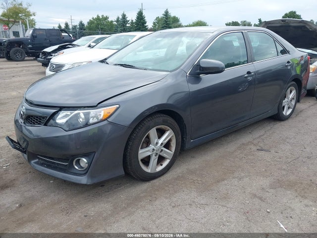 46078076 :رقم المزاد ، 4T1BF1FK5EU427496 vin ، 2014 Toyota Camry Se مزاد بيع