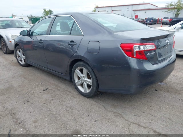 46078076 :رقم المزاد ، 4T1BF1FK5EU427496 vin ، 2014 Toyota Camry Se مزاد بيع