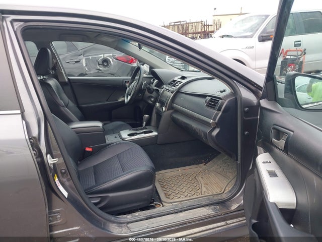 46078076 :رقم المزاد ، 4T1BF1FK5EU427496 vin ، 2014 Toyota Camry Se مزاد بيع