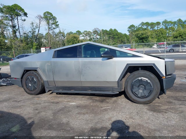 Tesla Cybertruck All-wheel Drive 2024 7G2CEHED6RA053707 Image 12