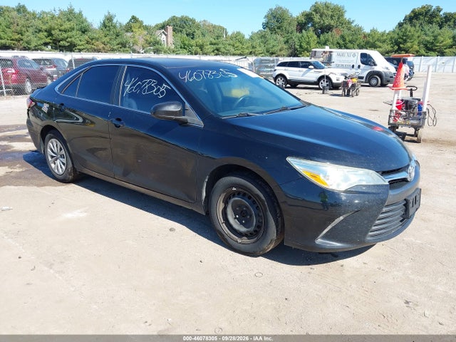 46078305 :رقم المزاد ، 4T1BF1FK0HU298068 vin ، 2017 Toyota Camry Le مزاد بيع