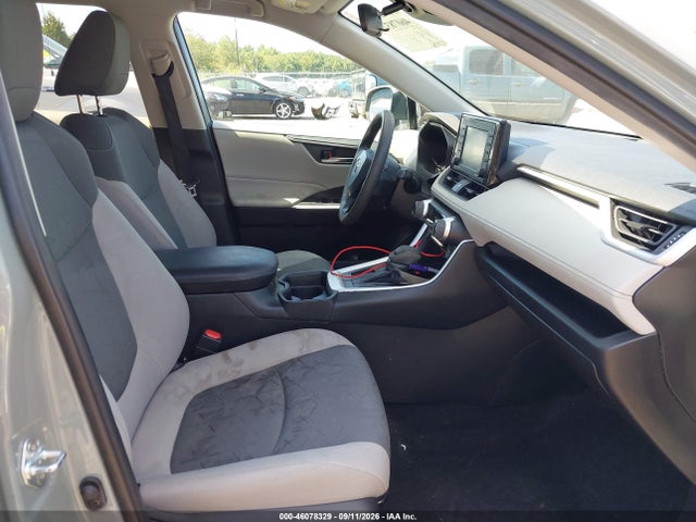 46078329 :رقم المزاد ، 2T3W1RFV4MW147406 vin ، 2021 Toyota Rav4 Xle مزاد بيع