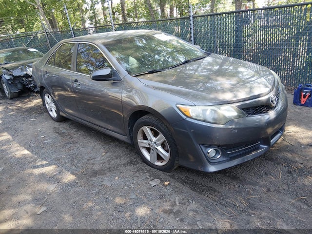 46078515 :رقم المزاد ، 4T1BF1FK2EU422577 vin ، 2014 Toyota Camry Se مزاد بيع