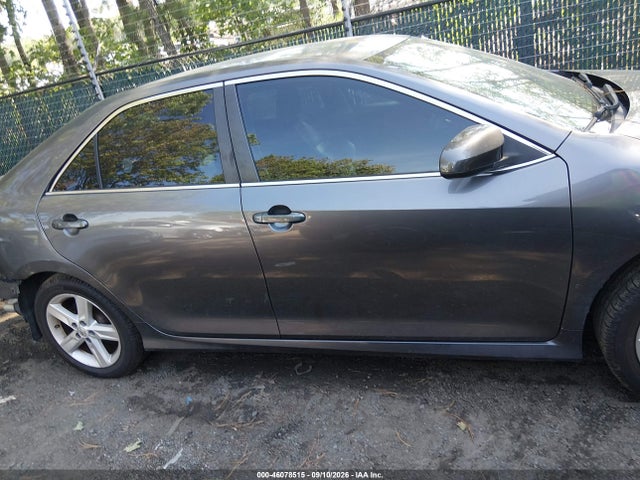 46078515 :رقم المزاد ، 4T1BF1FK2EU422577 vin ، 2014 Toyota Camry Se مزاد بيع