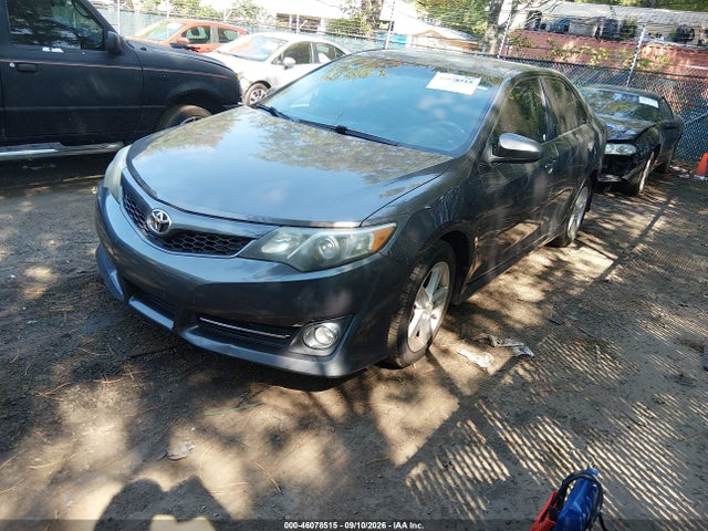 46078515 :رقم المزاد ، 4T1BF1FK2EU422577 vin ، 2014 Toyota Camry Se مزاد بيع
