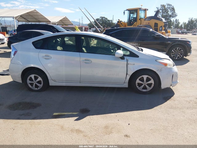 JTDKN3DUXF0403288 Toyota Prius Two