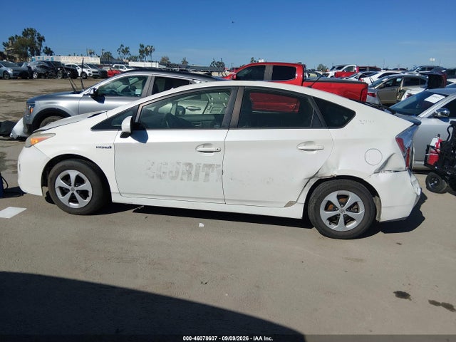 JTDKN3DUXF0403288 Toyota Prius Two