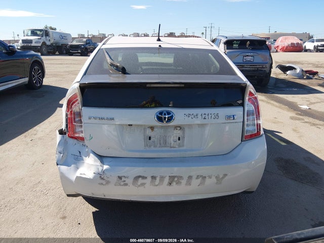 JTDKN3DUXF0403288 Toyota Prius Two