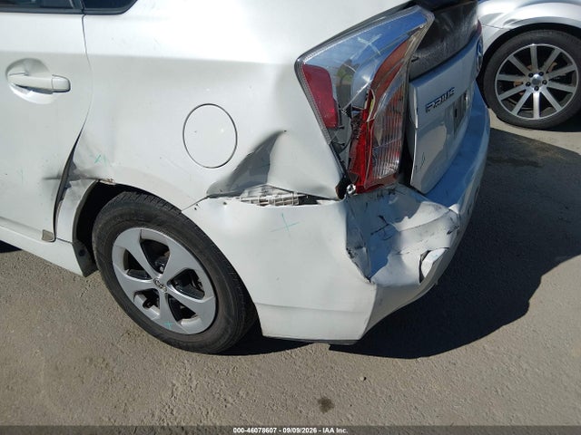 JTDKN3DUXF0403288 Toyota Prius Two