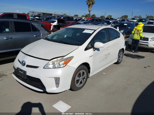 JTDKN3DUXF0403288 Toyota Prius Two