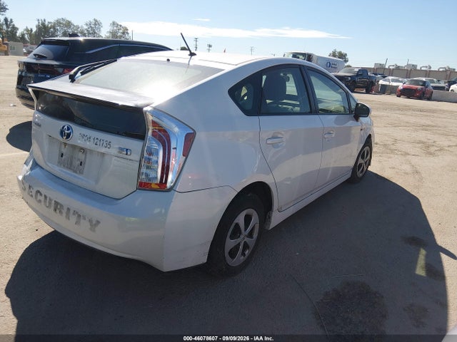 JTDKN3DUXF0403288 Toyota Prius Two