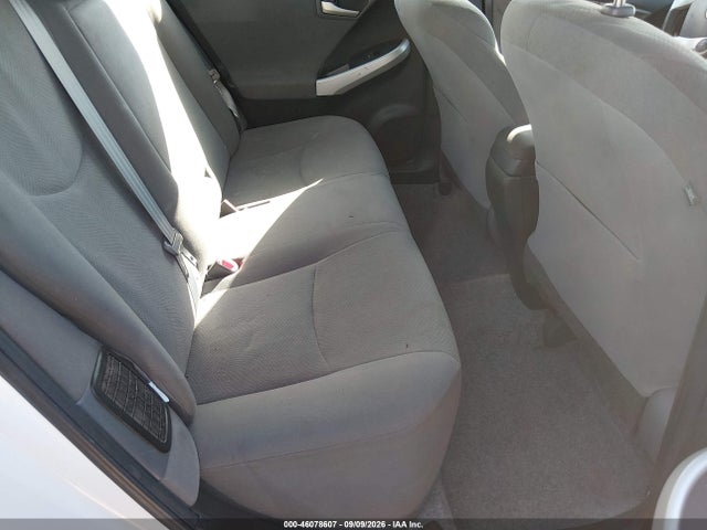 JTDKN3DUXF0403288 Toyota Prius Two