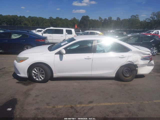 46078611 :رقم المزاد ، 4T1BF1FK4FU892546 vin ، 2015 Toyota Camry Le مزاد بيع