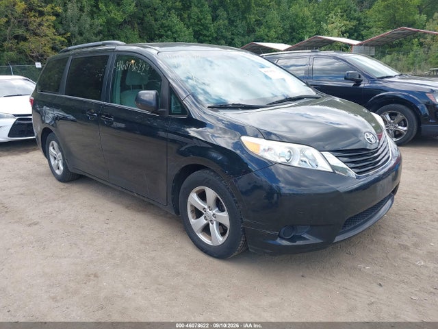 46078622 :رقم المزاد ، 5TDKK3DC9FS687333 vin ، 2015 Toyota Sienna Le 8 Passenger مزاد بيع