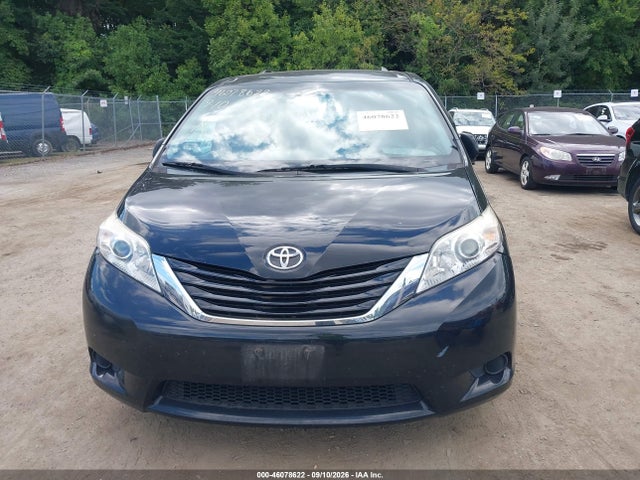 46078622 :رقم المزاد ، 5TDKK3DC9FS687333 vin ، 2015 Toyota Sienna Le 8 Passenger مزاد بيع