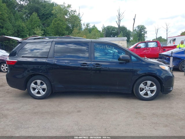 46078622 :رقم المزاد ، 5TDKK3DC9FS687333 vin ، 2015 Toyota Sienna Le 8 Passenger مزاد بيع