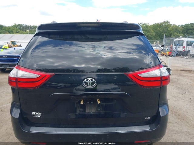 46078622 :رقم المزاد ، 5TDKK3DC9FS687333 vin ، 2015 Toyota Sienna Le 8 Passenger مزاد بيع