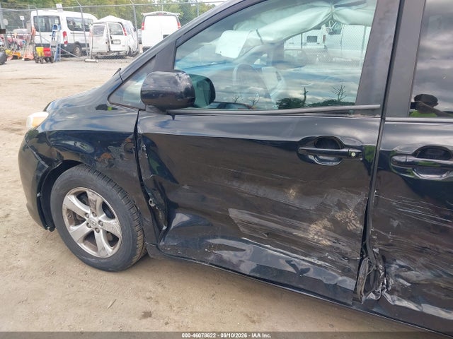 46078622 :رقم المزاد ، 5TDKK3DC9FS687333 vin ، 2015 Toyota Sienna Le 8 Passenger مزاد بيع