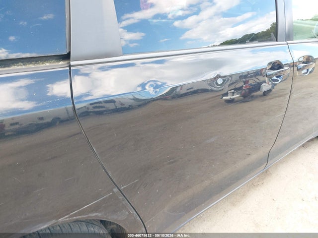 46078622 :رقم المزاد ، 5TDKK3DC9FS687333 vin ، 2015 Toyota Sienna Le 8 Passenger مزاد بيع