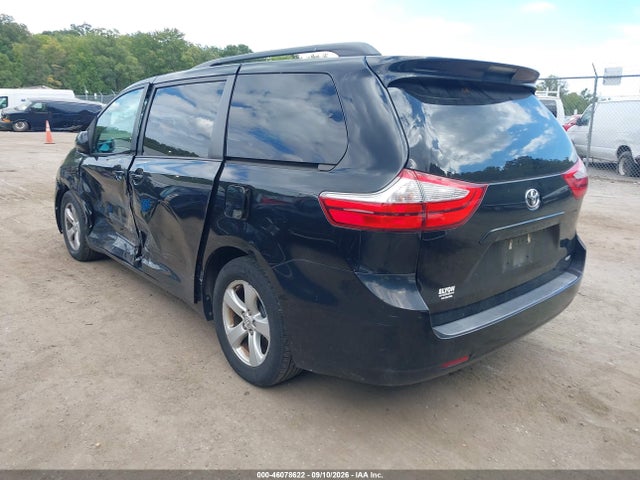 46078622 :رقم المزاد ، 5TDKK3DC9FS687333 vin ، 2015 Toyota Sienna Le 8 Passenger مزاد بيع