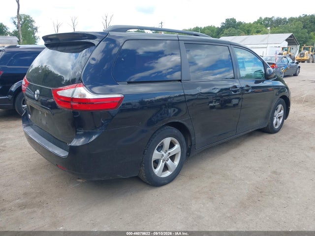 46078622 :رقم المزاد ، 5TDKK3DC9FS687333 vin ، 2015 Toyota Sienna Le 8 Passenger مزاد بيع