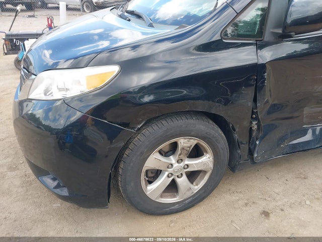 46078622 :رقم المزاد ، 5TDKK3DC9FS687333 vin ، 2015 Toyota Sienna Le 8 Passenger مزاد بيع