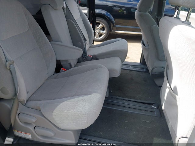 46078622 :رقم المزاد ، 5TDKK3DC9FS687333 vin ، 2015 Toyota Sienna Le 8 Passenger مزاد بيع