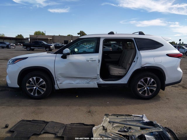 2022 Toyota Highlander Hybrid Xle მანქანა იყიდება აუქციონზე, vin: 5TDHBRCH3NS553300, აუქციონის ნომერი: 46078698