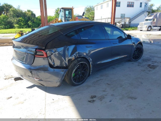 Tesla Model 3 Long Range/mid Range 2018 5YJ3E1EA0JF166771 Image 4