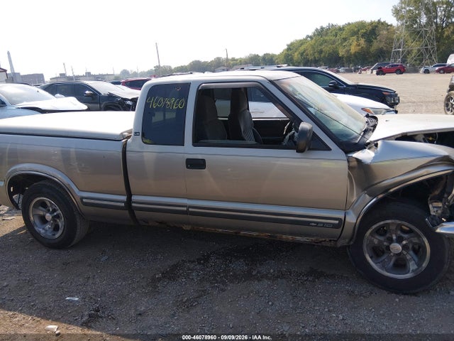 46078960 :رقم المزاد ، 1GCCS19W6Y8246374 vin ، 2000 Chevrolet S-10 Ls مزاد بيع