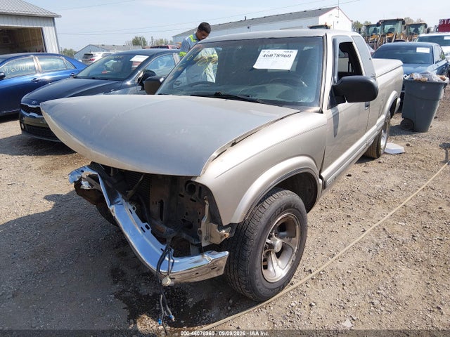46078960 :رقم المزاد ، 1GCCS19W6Y8246374 vin ، 2000 Chevrolet S-10 Ls مزاد بيع