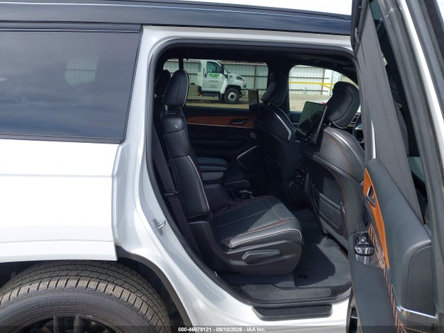 Auction sale of the 2023 Jeep Grand Cherokee L Summit Reserve 4x4, vin: 1C4RJKEG4P8731533, lot number: 46079121
