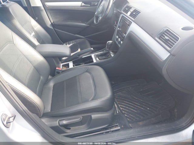 2012 Volkswagen Passat 2.5l Se მანქანა იყიდება აუქციონზე, vin: 1VWBP7A35CC104084, აუქციონის ნომერი: 46079169