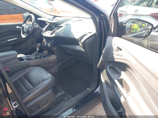 46079202 :رقم المزاد ، 1FMCU9J95JUD27227 vin ، 2018 Ford Escape Titanium مزاد بيع