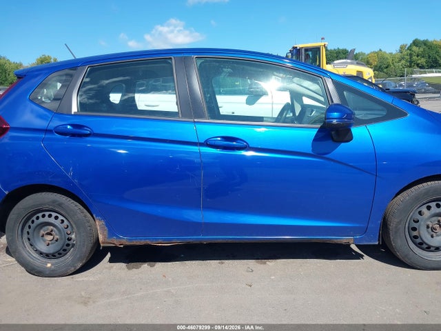 46079299 :رقم المزاد ، 3HGGK5H52HM711571 vin ، 2017 Honda Fit Lx مزاد بيع