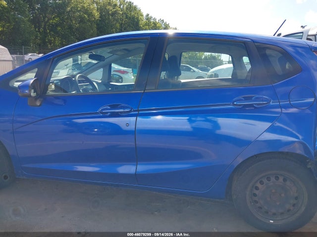 46079299 :رقم المزاد ، 3HGGK5H52HM711571 vin ، 2017 Honda Fit Lx مزاد بيع