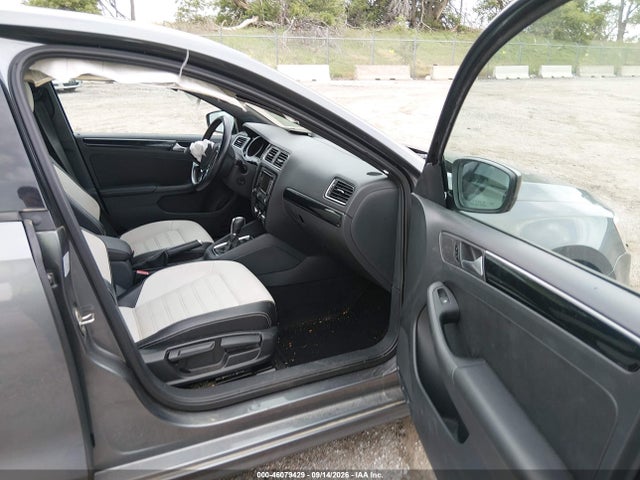 2015 Volkswagen Jetta 1.8t Sport მანქანა იყიდება აუქციონზე, vin: 3VWD17AJ1FM420884, აუქციონის ნომერი: 46079429