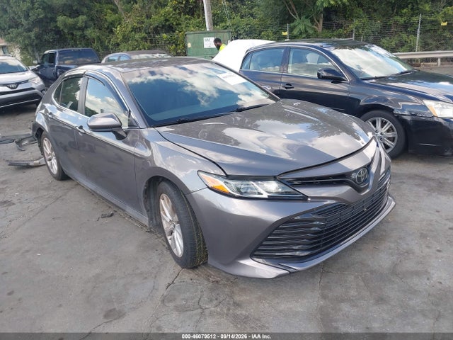 2018 Toyota Camry Le მანქანა იყიდება აუქციონზე, vin: 4T1B11HK1JU531943, აუქციონის ნომერი: 46079512