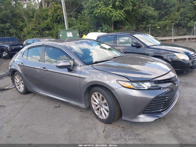 2018 Toyota Camry Le მანქანა იყიდება აუქციონზე, vin: 4T1B11HK1JU531943, აუქციონის ნომერი: 46079512