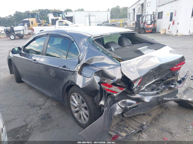 2018 Toyota Camry Le მანქანა იყიდება აუქციონზე, vin: 4T1B11HK1JU531943, აუქციონის ნომერი: 46079512