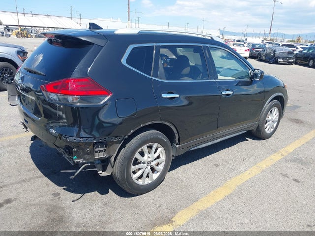 JN8AT2MT9HW392632 Nissan ROGUE SV
