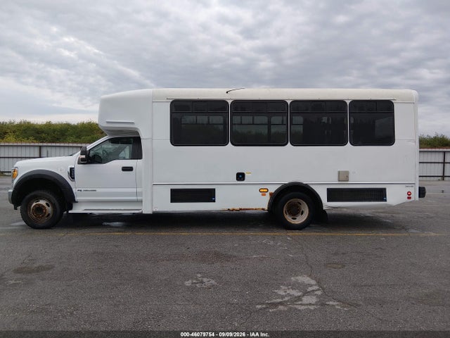 46079754 :رقم المزاد ، 1FDAF5GT8HEE51512 vin ، 2017 Ford F-550 Chassis Xl مزاد بيع