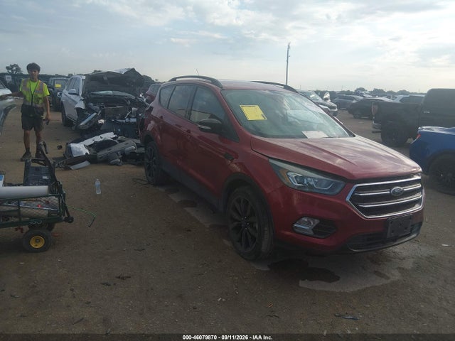 46079870 :رقم المزاد ، 1FMCU0J93HUA22511 vin ، 2017 Ford Escape Titanium مزاد بيع