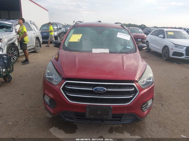 46079870 :رقم المزاد ، 1FMCU0J93HUA22511 vin ، 2017 Ford Escape Titanium مزاد بيع