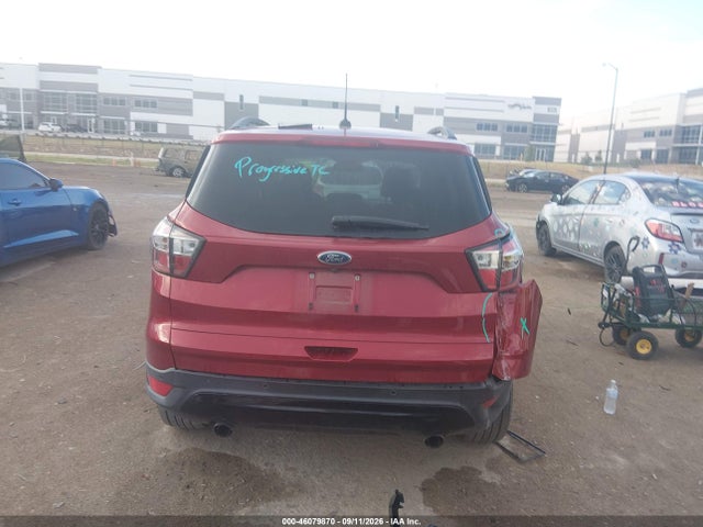 46079870 :رقم المزاد ، 1FMCU0J93HUA22511 vin ، 2017 Ford Escape Titanium مزاد بيع