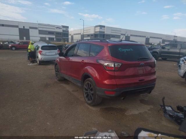 46079870 :رقم المزاد ، 1FMCU0J93HUA22511 vin ، 2017 Ford Escape Titanium مزاد بيع