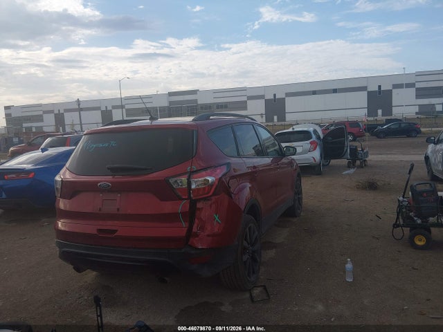 46079870 :رقم المزاد ، 1FMCU0J93HUA22511 vin ، 2017 Ford Escape Titanium مزاد بيع